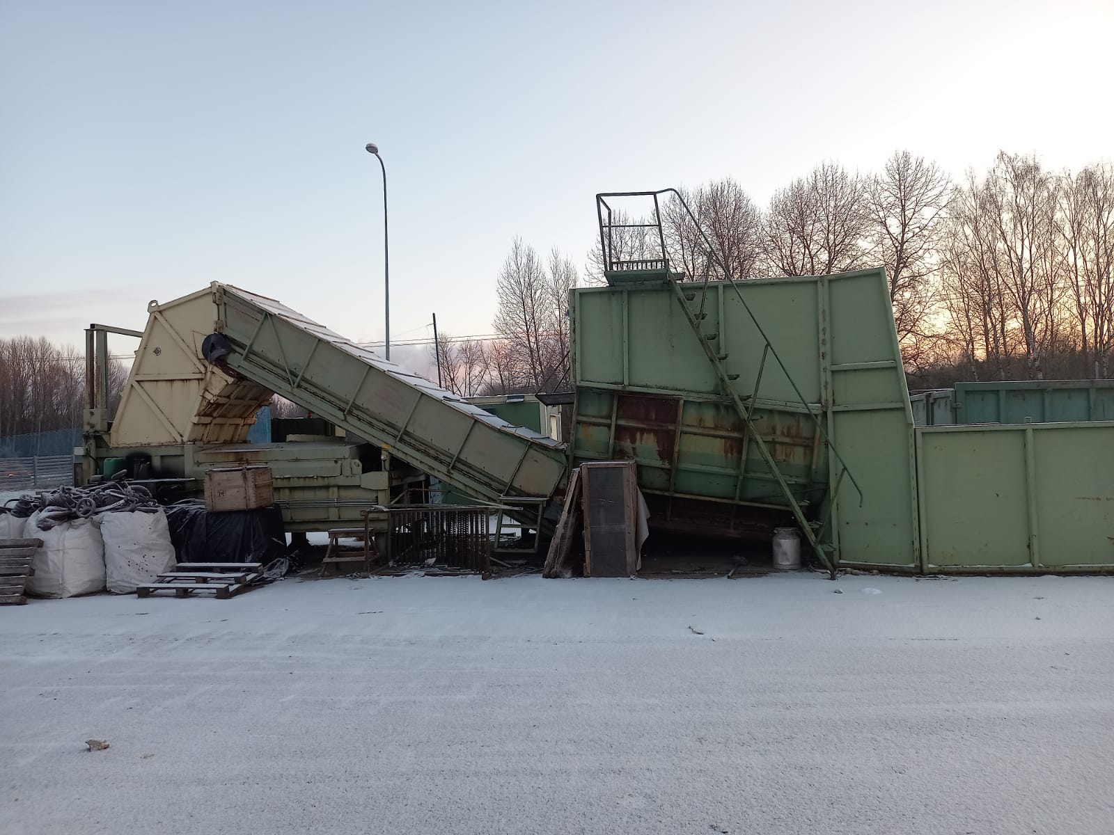 Atliekų presavimo įrenginys